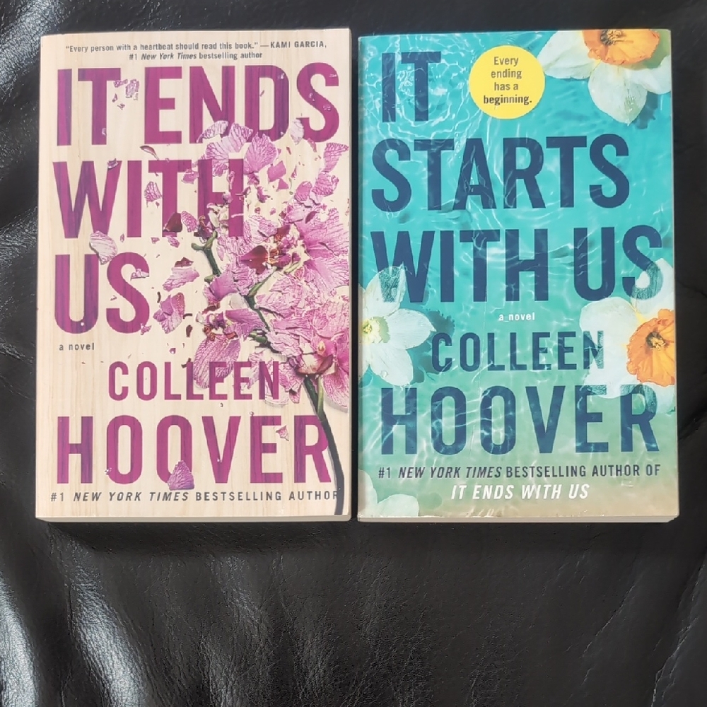 Paperback Novel Set - It Ends With Us (Pink) & It Starts With Us (Blue)